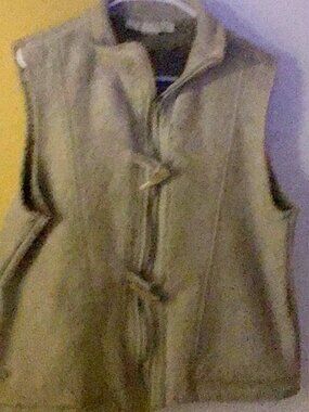 PETALS women's Sleeveless Winter Vest Zips horn Toggles in front sz XL Outerwear